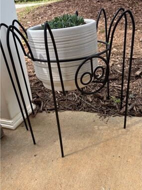 Black Metal Spider Creature Mums Plant Stand